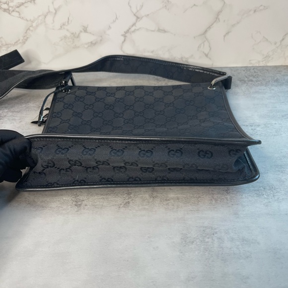 Gucci Crossbody Bag - Picture 7 of 16